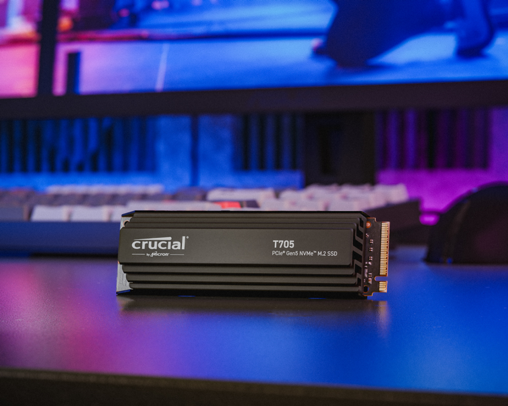 Crucial-T705-Gen5-SSD-with-Heatsink---Close-up-Studio-Desk---Lifestyle-Image-01.jpg